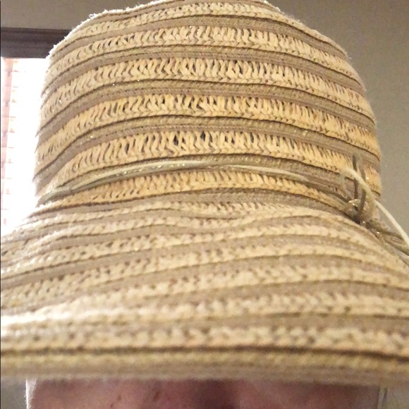 Wide Brimmed Floppy Beach Straw Hat - Picture 5 of 6